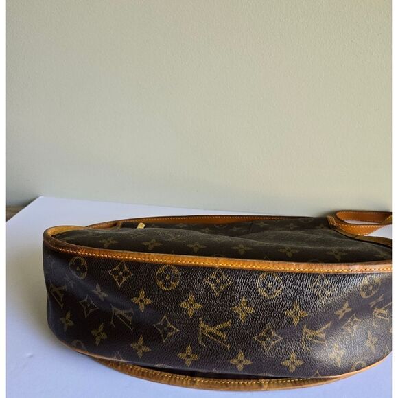 Louis Vuitton Menilmontant MM - Picture 5 of 16